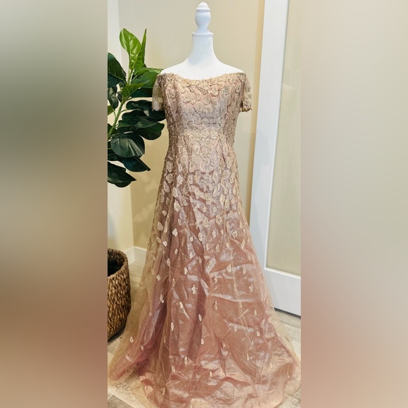 Evening Elegance - Picture 2 of 10